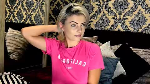 Snapshot of alyblonde chatting on December 4, 2024, 9:51 am aly online show from December 4, 2024, 9:51 am