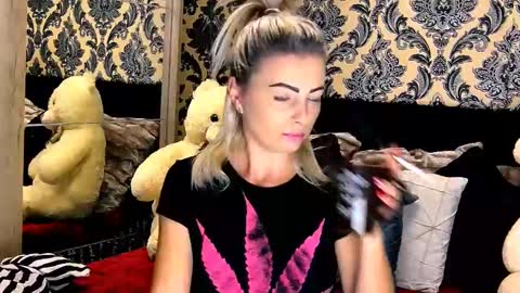 Snapshot of alyblonde chatting on December 7, 2024, 9:06 am aly online show from December 7, 2024, 9:06 am