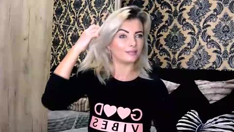 Snapshot of alyblonde chatting on January 19, 2025, 11:45 am aly online show from January 19, 2025, 11:45 am