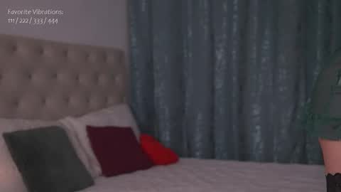 Snapshot of alyonaqueen_ chatting on February 13, 2025, 4:22 am Alyona online show from February 13, 2025, 4:22 am