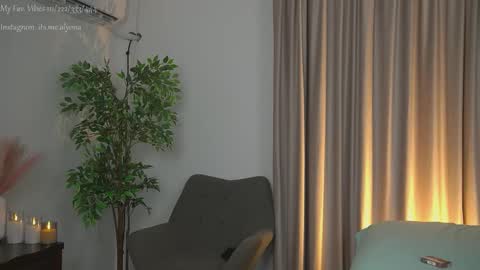 Snapshot of alyonaqueen_ chatting on October 17, 2025, 2:37 am Alyona online show from October 17, 2025, 2:37 am