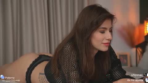 Snapshot of alyonaqueen_ chatting on November 26, 2025, 8:32 pm Alyona online show from November 26, 2025, 8:32 pm