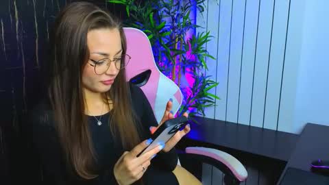 Snapshot of alyseruss chatting on September 8, 2025, 9:47 pm Alyse online show from September 8, 2025, 9:47 pm