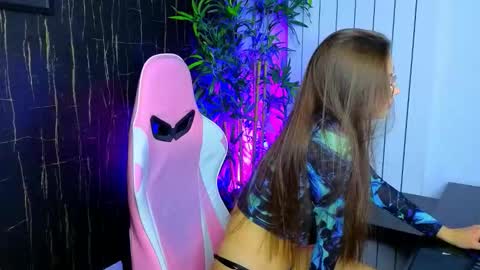 Snapshot of alyseruss chatting on October 2, 2025, 5:31 pm Alyse online show from October 2, 2025, 5:31 pm