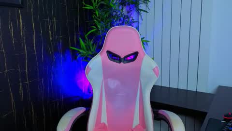 Snapshot of alyseruss chatting on October 6, 2025, 7:00 pm Alyse online show from October 6, 2025, 7:00 pm