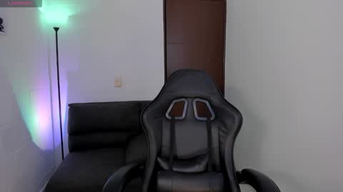 Snapshot of alysonn_conner chatting on October 28, 2025, 1:58 pm Alyson online show from October 28, 2025, 1:58 pm