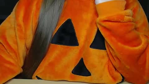Alyss Skye online show from October 5, 2025, 1:48 am