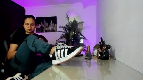 anny online show from September 22, 2025, 1:51 am