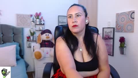 Snapshot of amalia_brunette chatting on December 4, 2024, 8:29 pm AMALIA online show from December 4, 2024, 8:29 pm