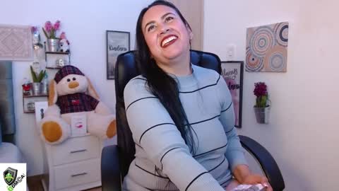 Snapshot of amalia_brunette chatting on December 8, 2024, 11:19 pm AMALIA online show from December 8, 2024, 11:19 pm