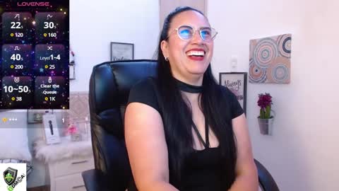 Snapshot of amalia_brunette chatting on January 19, 2025, 11:00 pm AMALIA online show from January 19, 2025, 11:00 pm