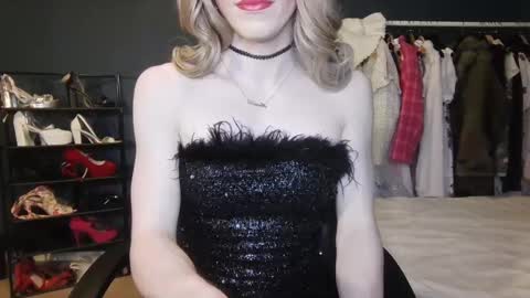 Snapshot of amaliecd chatting on January 2, 2025, 7:51 pm Amalie online show from January 2, 2025, 7:51 pm