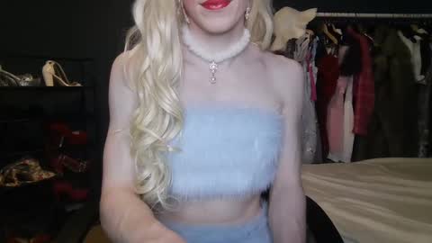 Snapshot of amaliecd chatting on March 2, 2025, 5:47 pm Amalie online show from March 2, 2025, 5:47 pm