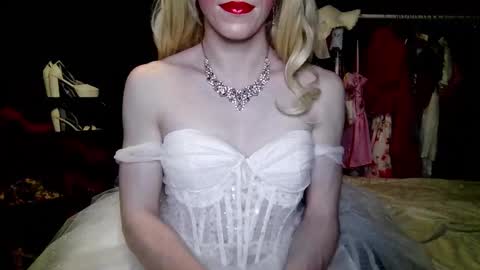 Snapshot of amaliecd chatting on November 2, 2025, 6:43 pm Amalie online show from November 2, 2025, 6:43 pm