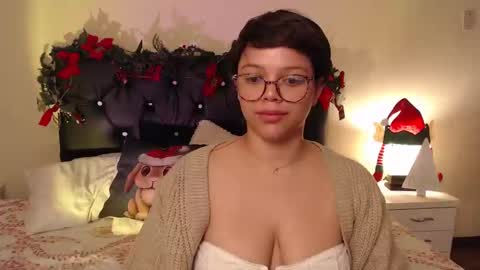 Snapshot of amand1_sweet chatting on December 11, 2024, 3:58 pm online show from December 11, 2024, 3:58 pm