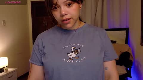 Snapshot of amand1_sweet chatting on November 8, 2025, 1:55 pm online show from November 8, 2025, 1:55 pm