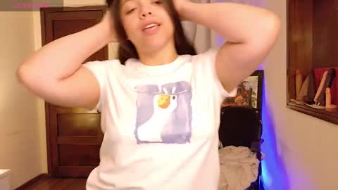 Snapshot of amand1_sweet chatting on December 2, 2025, 2:56 pm online show from December 2, 2025, 2:56 pm