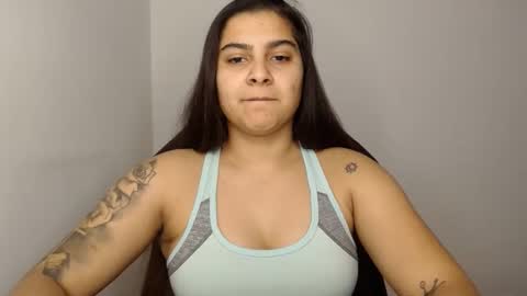 The queen of the biceps  online show from January 6, 2025, 8:07 pm