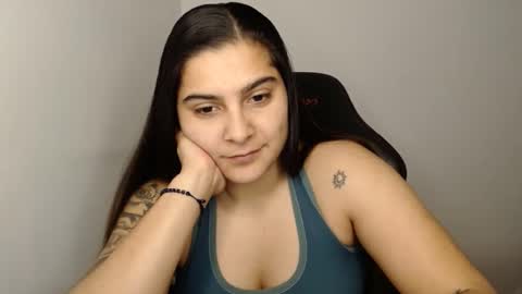 The queen of the biceps  online show from February 1, 2025, 10:23 pm