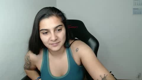 The queen of the biceps  online show from November 24, 2025, 5:12 pm