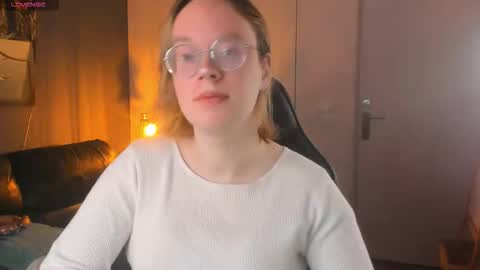 Snapshot of amanda_butlerr chatting on October 11, 2025, 9:19 am Hi im Amanda online show from October 11, 2025, 9:19 am