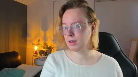 Snapshot of amanda_butlerr chatting on October 18, 2025, 10:05 am Hi im Amanda online show from October 18, 2025, 10:05 am