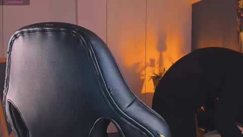 Hi im Amanda online show from November 1, 2025, 9:44 am