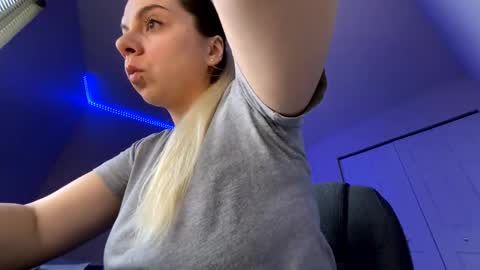 Snapshot of amandainbloom chatting on February 26, 2025, 11:15 pm Amanda online show from February 26, 2025, 11:15 pm