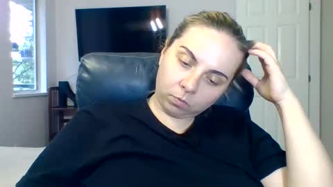 Snapshot of amandainbloom chatting on September 30, 2025, 11:32 pm Amanda online show from September 30, 2025, 11:32 pm