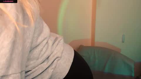 Snapshot of amandasentin chatting on November 1, 2025, 8:38 am Amanda online show from November 1, 2025, 8:38 am