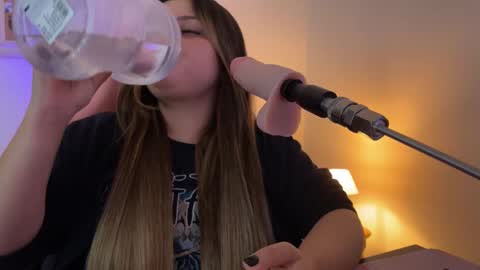 Amandha online show from November 11, 2025, 10:21 pm