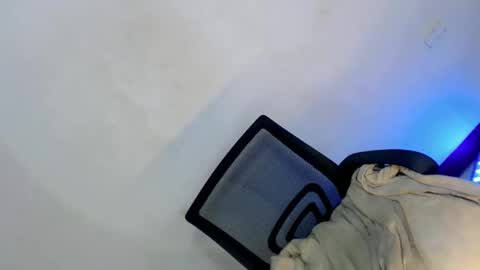 Snapshot of amayahugecock69 chatting on March 11, 2025, 1:37 am Annika 25yrs old online show from March 11, 2025, 1:37 am