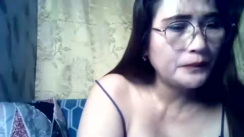 amazing angel online show from November 4, 2025, 9:03 pm