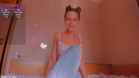 Snapshot of amazing_roxana chatting on October 11, 2025, 8:35 am Roxy online show from October 11, 2025, 8:35 am