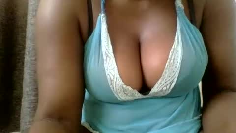 Mia online show from February 9, 2025, 1:35 pm