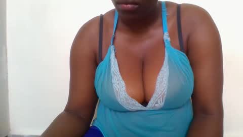 Mia online show from November 28, 2025, 7:00 am