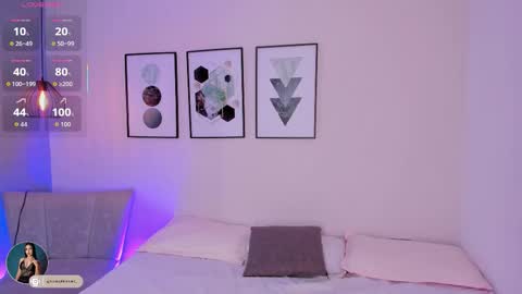 ambarevans_ online show from November 9, 2025, 12:14 pm