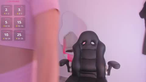 ambarevans_ online show from November 22, 2025, 12:04 pm