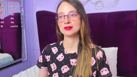 Snapshot of ambeerrwood_ chatting on March 2, 2025, 11:39 am . Amber Wood . online show from March 2, 2025, 11:39 am