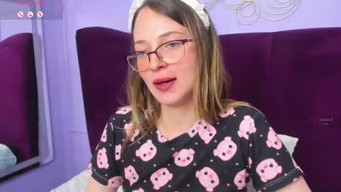 Snapshot of ambeerrwood_ chatting on March 2, 2025, 2:43 pm . Amber Wood . online show from March 2, 2025, 2:43 pm