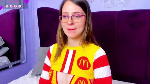 Snapshot of ambeerrwood_ chatting on March 9, 2025, 6:00 pm . Amber Wood . online show from March 9, 2025, 6:00 pm