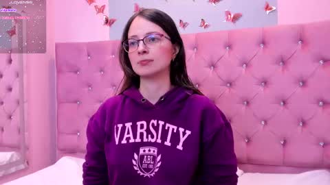 Snapshot of ambeerrwood_ chatting on September 27, 2025, 11:59 am . Amber Wood . online show from September 27, 2025, 11:59 am