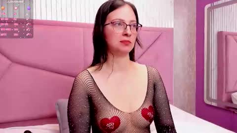 Snapshot of ambeerrwood_ chatting on October 8, 2025, 12:47 pm . Amber Wood . online show from October 8, 2025, 12:47 pm