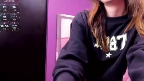 Snapshot of ambeerrwood_ chatting on October 19, 2025, 11:44 am . Amber Wood . online show from October 19, 2025, 11:44 am