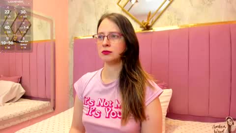 Snapshot of ambeerrwood_ chatting on November 2, 2025, 11:45 am . Amber Wood . online show from November 2, 2025, 11:45 am