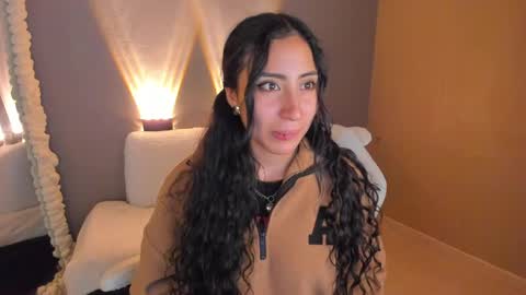 amber_curly online show from February 17, 2025, 10:47 pm