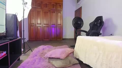 Snapshot of amber_lee20 chatting on February 8, 2025, 12:49 am LUISA online show from February 8, 2025, 12:49 am