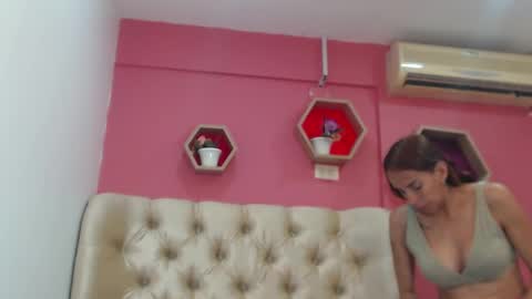 Snapshot of amber_moore chatting on November 20, 2025, 5:56 pm Amber Moore online show from November 20, 2025, 5:56 pm