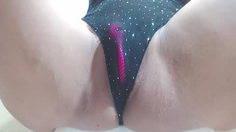 Snapshot of amber_moore chatting on November 25, 2025, 1:00 pm Amber Moore online show from November 25, 2025, 1:00 pm