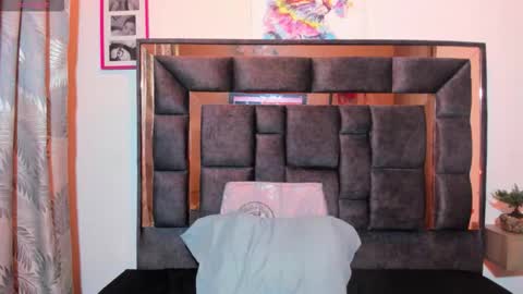 Amber  online show from November 23, 2025, 2:11 am